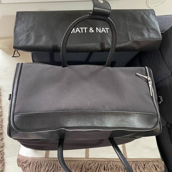 Matt & Nat Black Vegan Canvas Weekender Duffel Bag Like New - Picture 16 of 16
